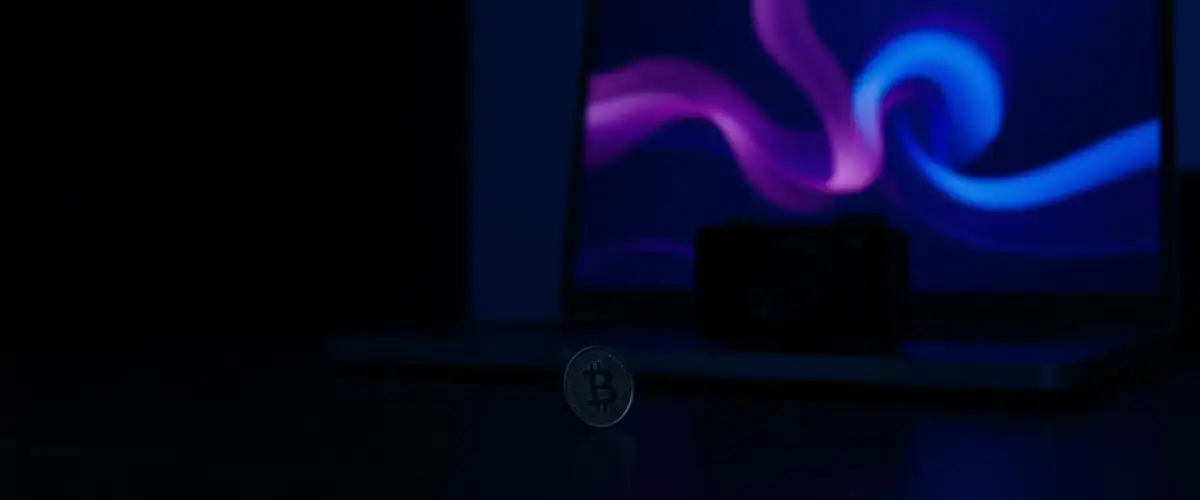 Монета рядом с видеокамерой на столе — бесплатный и недорогой тест PixVerse